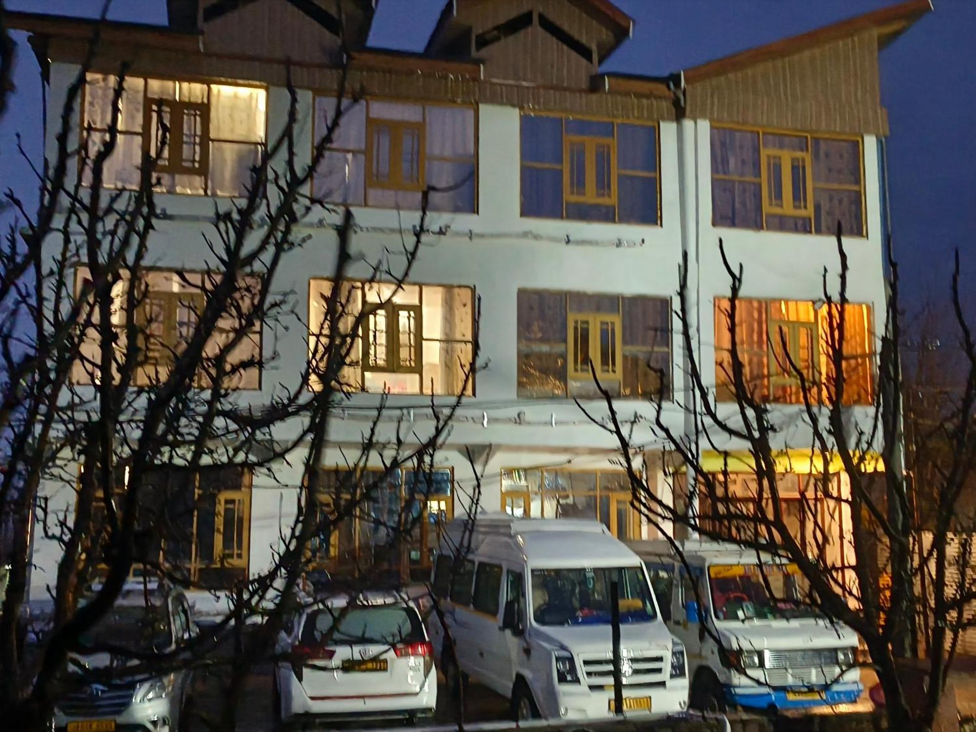 Hotel Gulmarg Residency, Kunzer Gulmarg Exteriör bild
