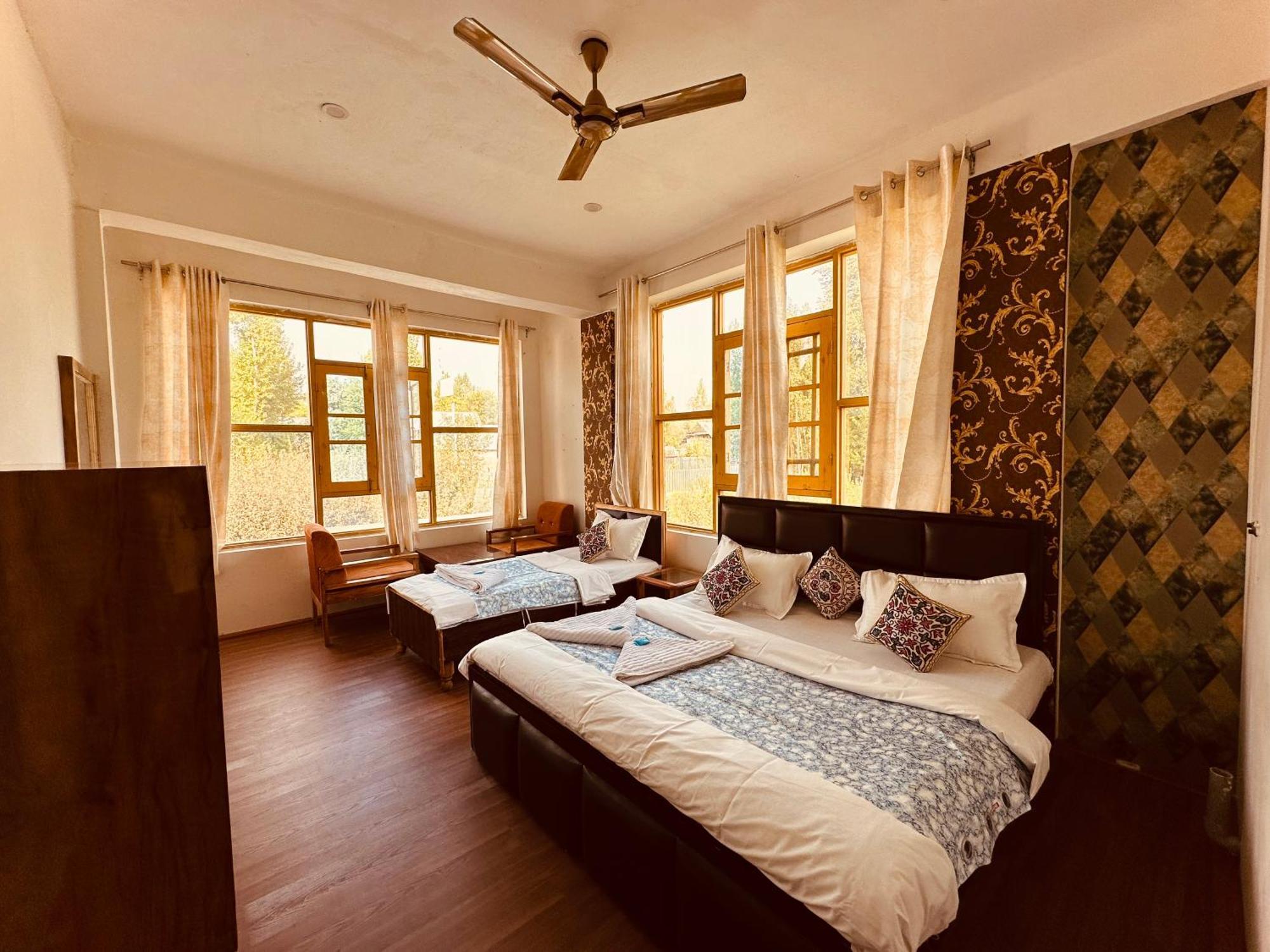 Hotel Gulmarg Residency, Kunzer Gulmarg Exteriör bild