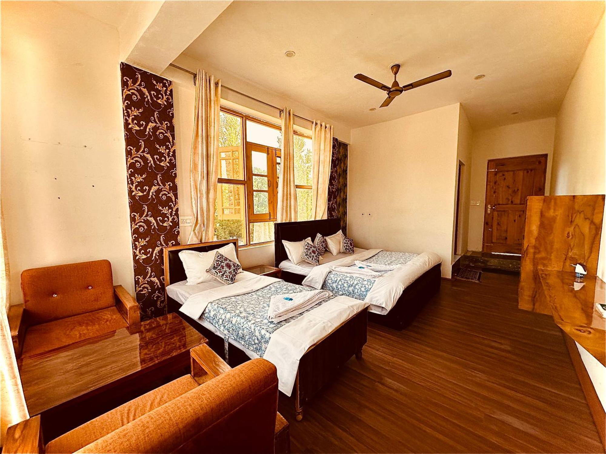 Hotel Gulmarg Residency, Kunzer Gulmarg Exteriör bild