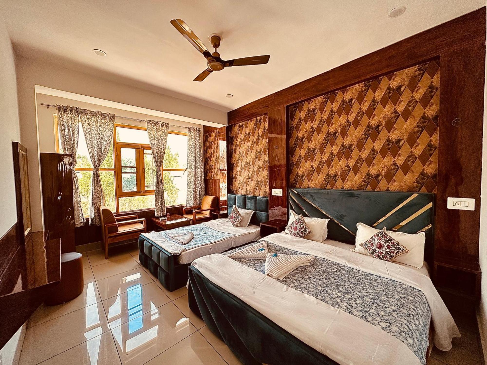 Hotel Gulmarg Residency, Kunzer Gulmarg Exteriör bild